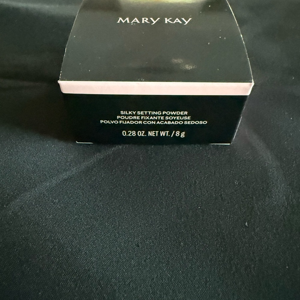 Mary Kay Silky Setting Powder Deep Ivory New in Box